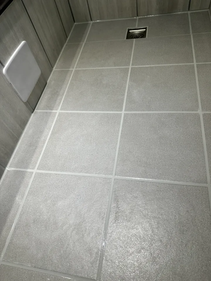 台中淋浴間牆地交界施工後