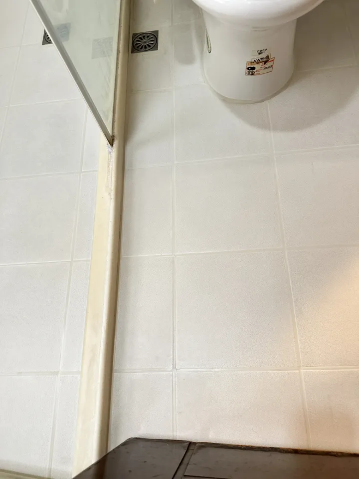 竹北馬桶與玻璃隔間側邊施工後